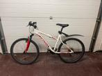 BTWIN Mountainbike wit/rood, Vélos & Vélomoteurs, Vélos | Cruisers & Lowriders, Enlèvement, Comme neuf, Hommes, B-Twin