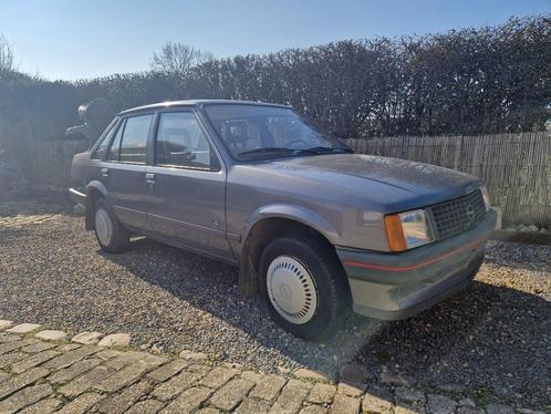 Opel Corsa A uit 1987 te koop, Auto's, Oldtimers, Particulier, Opel, Benzine, Stadsauto, 4 deurs, Handgeschakeld, Zilver of Grijs