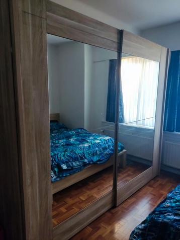 Volledige slaapkamer  beschikbaar voor biedingen