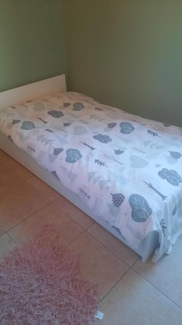 Jeugdbed met lattenbodem en lade beschikbaar voor biedingen
