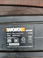 Oplader + 2 batterijen WORX grasmaaier! Zo goed als nieuw!, Enlèvement ou Envoi