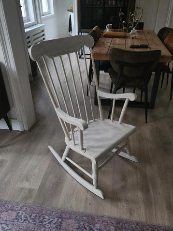 Te koop mooie Schommelstoel beschikbaar voor biedingen