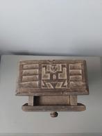 Boîte ancienne artisanale ethnique, Maison & Meubles, Utilisé, Enlèvement ou Envoi