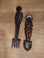 Houtsnijwerk, muurdecoratie figuren in hout, Antiek en Kunst, Antiek | Tin, Ophalen of Verzenden