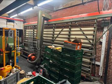 Grote wandzaag beschikbaar voor biedingen