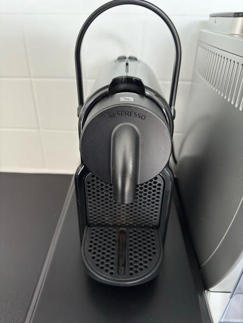 Nespresso Inissia koffiemachine + capsulehouder, Elektronische apparatuur, Koffiezetapparaten, Koffiemachine, Ophalen