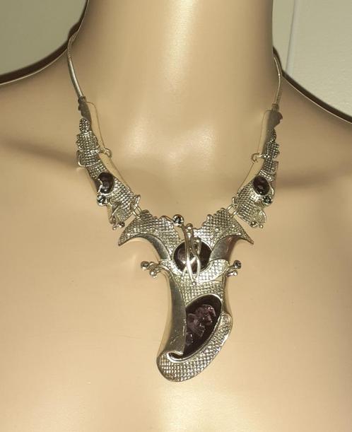 Halsketting speciale vintage couture met paarse stenen, Handtassen en Accessoires, Kettingen, Nieuw, Overige materialen, Paars