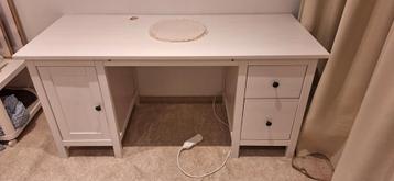 IKEA bureau beschikbaar voor biedingen