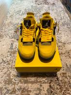 Air Jordan 4 Retro Tour Yellow (Lightning) maat 44, Kleding | Heren, Schoenen, Nieuw, Sneakers, Ophalen of Verzenden, Jordan 4