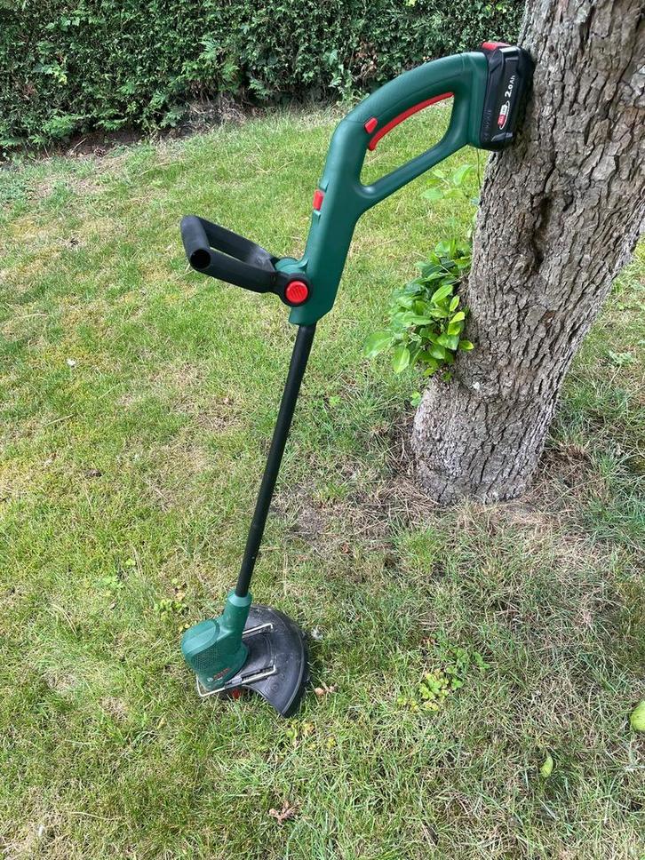 Elektrische kantenmaaier Bosch, Tuin en Terras, Grastrimmers, Gebruikt, Accu, 10 tot 30 cm, Ophalen