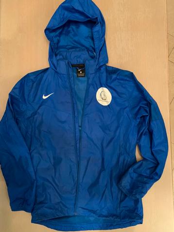 Imperméable de football Nike 140-146 disponible aux enchères