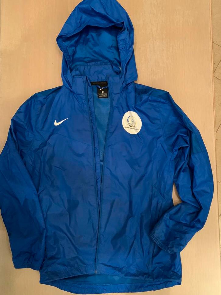 Regenjas voetbal Nike 140-152, Sport en Fitness, Voetbal, Zo goed als nieuw, Trainingspak, Maat XS of kleiner, Ophalen of Verzenden