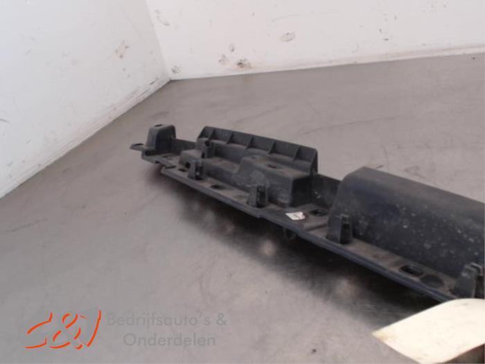 Bumpersteun midden-achter van een Peugeot Expert, Auto-onderdelen, Carrosserie, Peugeot, Gebruikt, 3 maanden garantie, Ophalen of Verzenden