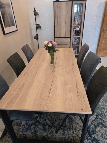 H&H volledige eetkamer beschikbaar voor biedingen