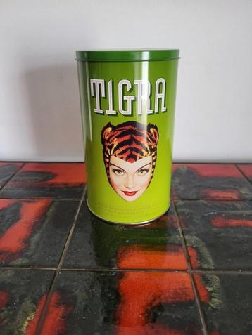 Blikken doos van het tabak merk Tigra, Retro Verzamelobject beschikbaar voor biedingen