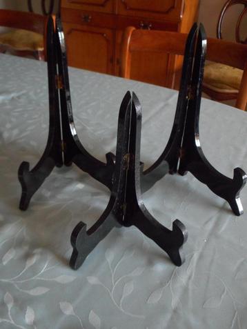 3 borden staanders  beschikbaar voor biedingen