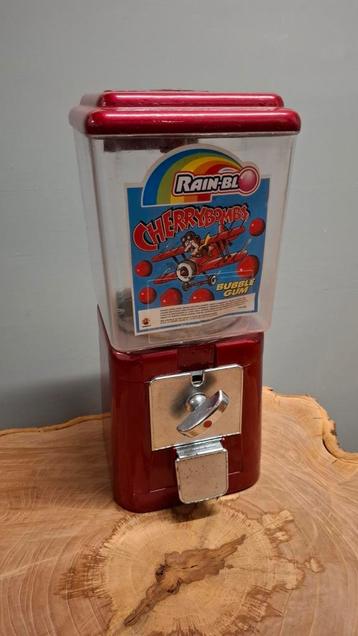 Oude kauwgomautomaat beschikbaar voor biedingen