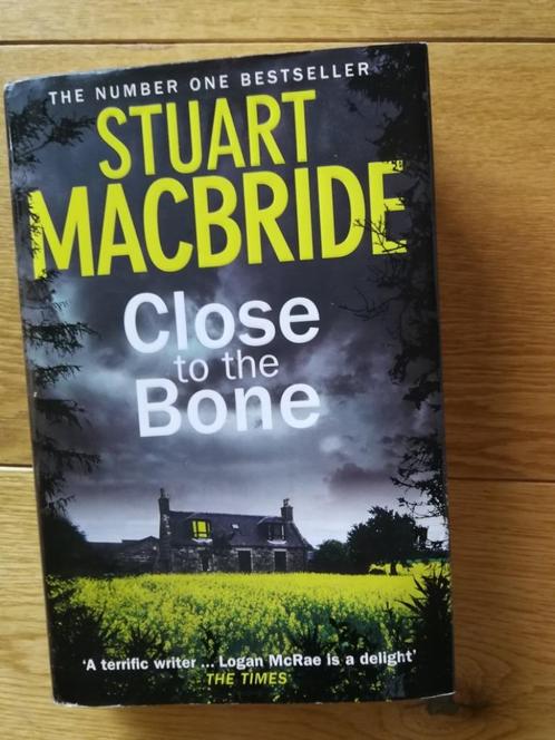 Stuart McBride - Close to the bone - thriller - anglais, Livres, Langue | Anglais, Comme neuf, Fiction, Enlèvement ou Envoi