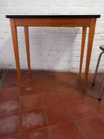 Jolie petite table ann 60-70 Formica, tabouret *Prix pièce, Ophalen