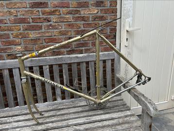 Vintage fietskader Moser beschikbaar voor biedingen