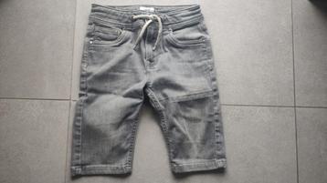 Short en jean Pepe, Enlèvement