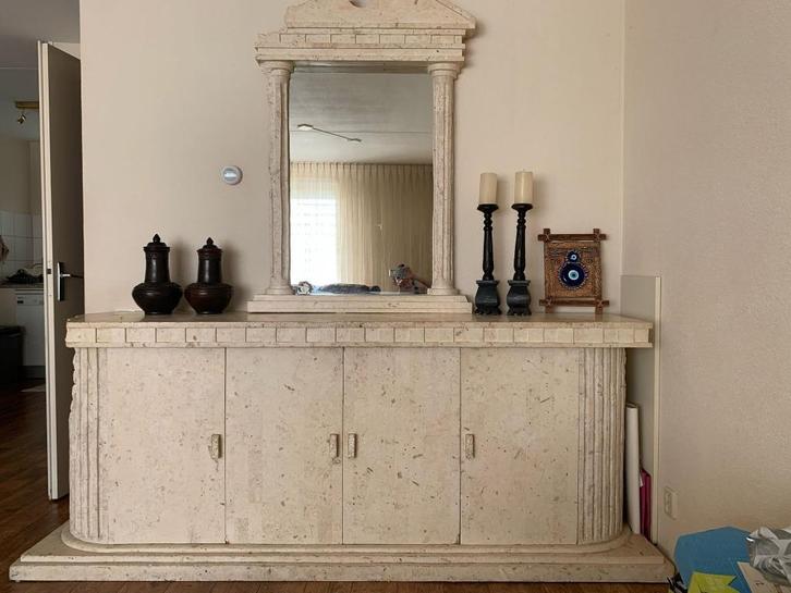 Stenen creme dressoir ( Romeinse stijl), Huis en Inrichting, Kasten | Dressoirs, Met lade(s), Met deur(en), Met plank(en), Ophalen