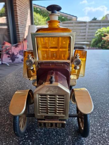 Model  Ford 1918. Karaf met 3 borrelglaasjes+ muziekdoos. beschikbaar voor biedingen