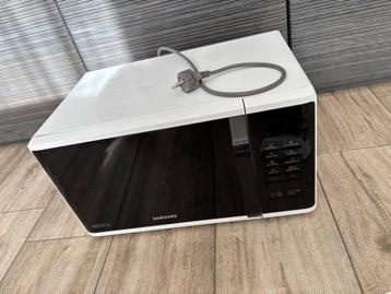 Microgolfoven van samsung beschikbaar voor biedingen