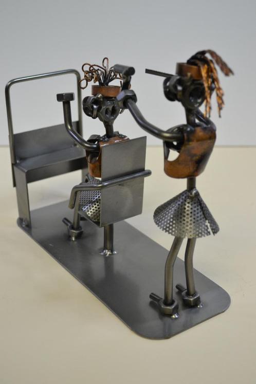 COIFFEUSE " Figurine en métal fabriquée à la main ", Collections, Collections Autre, Comme neuf, Enlèvement ou Envoi