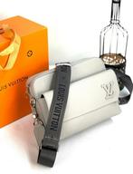 LV Fastline Messenger Bag schoudertas (wit), Bijoux, Sacs & Beauté, Sacs | Sacs à bandoulière, Enlèvement ou Envoi, Neuf