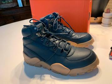 Nike herfst/winter schoenen  beschikbaar voor biedingen