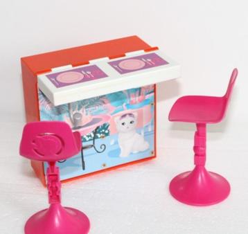 Barbie keuken met 2 stoelen, Kinderen en Baby's, Speelgoed | Poppen, Ophalen of Verzenden, Gebruikt, Barbie