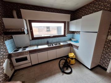 Keuken inclusief kasten, oven, wasbak beschikbaar voor biedingen