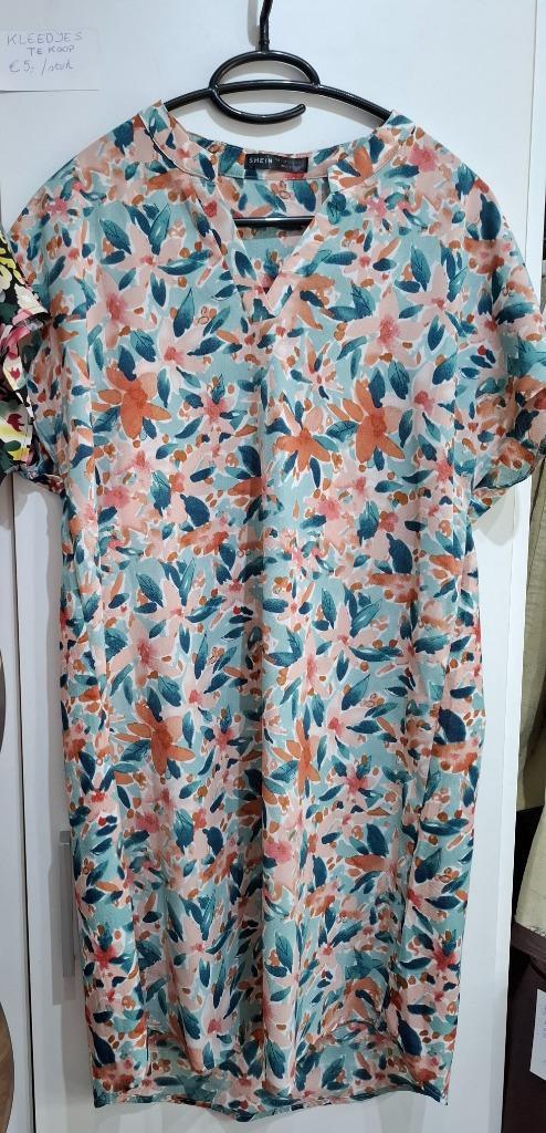 KLEEDJE GEBLOEMD, Kleding | Dames, Jurken, Zo goed als nieuw, Maat 42/44 (L), Overige kleuren, Boven de knie, Ophalen of Verzenden