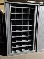 Liquidatie Metalen kast met schuifdeur., Ophalen of Verzenden, Zo goed als nieuw