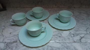 Jaren 50 Arcopal 3 bordjes, 4 tassen beschikbaar voor biedingen