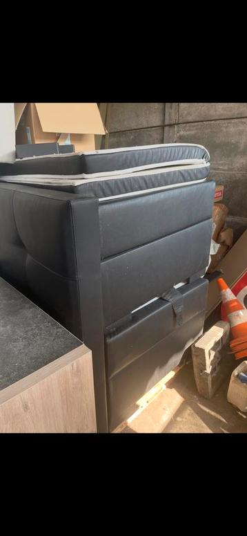 Ruime boxspring 180x220 met opbergruimte & 2 nachtkastjes beschikbaar voor biedingen