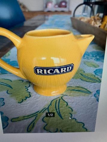 Geel kannetje Ricard beschikbaar voor biedingen