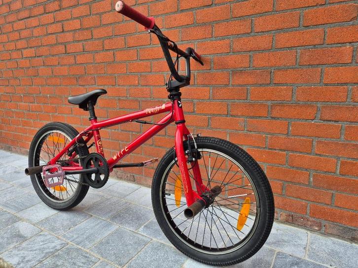 BMX B'Twin Wipe 320 - 20", Fietsen en Brommers, Fietsen | Crossfietsen en BMX, Gebruikt, 20 tot 24 inch, Staal, Stuur 360° draaibaar