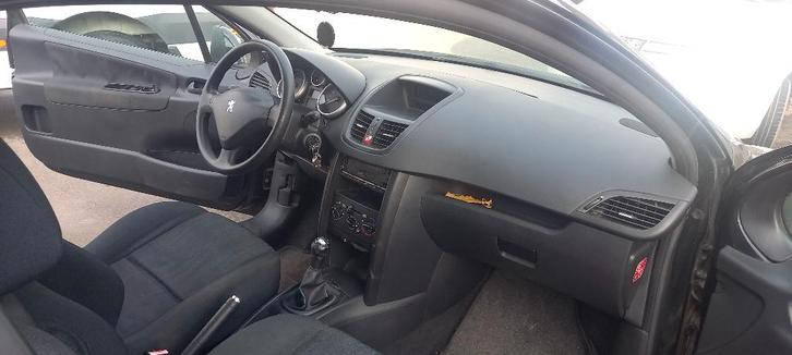 Peugeot  207 misschien voor onderdelelen, Autos, Peugeot, Particulier, Essence, Hatchback, 3 portes, Boîte manuelle, Noir, Enlèvement