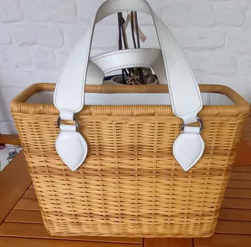 Handtas Coccinelle, Handtassen en Accessoires, Tassen | Damestassen, Zo goed als nieuw, Handtas, Wit, Ophalen of Verzenden