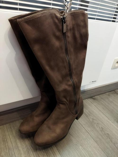 bottes couleur taupe marque canadienne pour personnes fortes, Vêtements | Femmes, Chaussures, Porté, Bottes hautes, Brun, Enlèvement