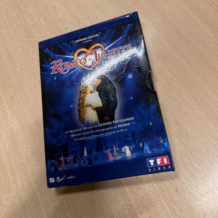 Coffret DVD – Roméo & Juliette (comédie musicale), CD & DVD, DVD | Comédie, Comme neuf, Enlèvement ou Envoi