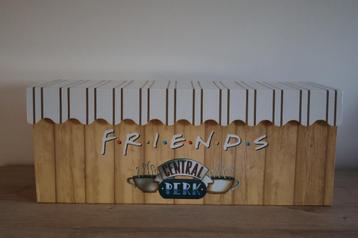 Coffret Friends Central Perk Original 10 saisons complètes beschikbaar voor biedingen