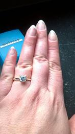 Echt zilveren ring met centrale steen, Nieuw, Ophalen of Verzenden, 17 tot 18, Dame