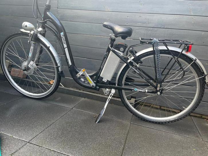 elektrische damesfiets met 28 inch met lader erbij, Fietsen en Brommers, Fietsen | Dames | Damesfietsen, Zo goed als nieuw, Ophalen