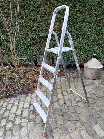 aluminium werk trapladder beschikbaar voor biedingen