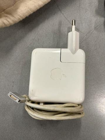 Macbook adapter  beschikbaar voor biedingen