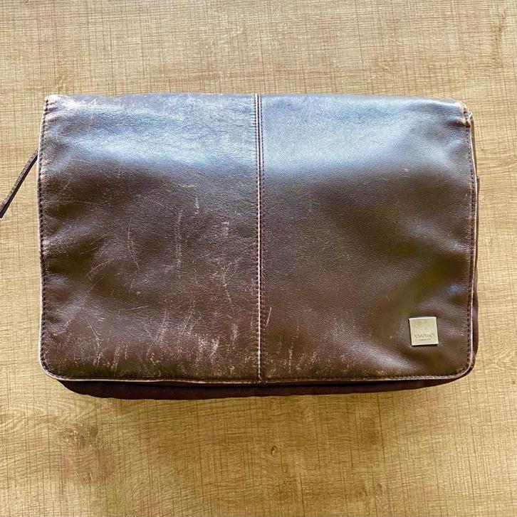 Knomo laptoptas 13 inch - leder/leer, Computers en Software, Laptoptassen, Gebruikt, Schoudertas, 13 inch, Ophalen of Verzenden