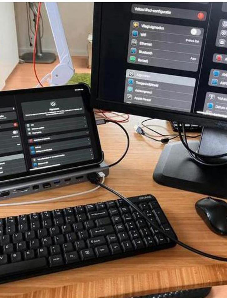 I-tec usb- dock (werkt ook als iPad docking), Informatique & Logiciels, Stations d'accueil, Comme neuf, Enlèvement